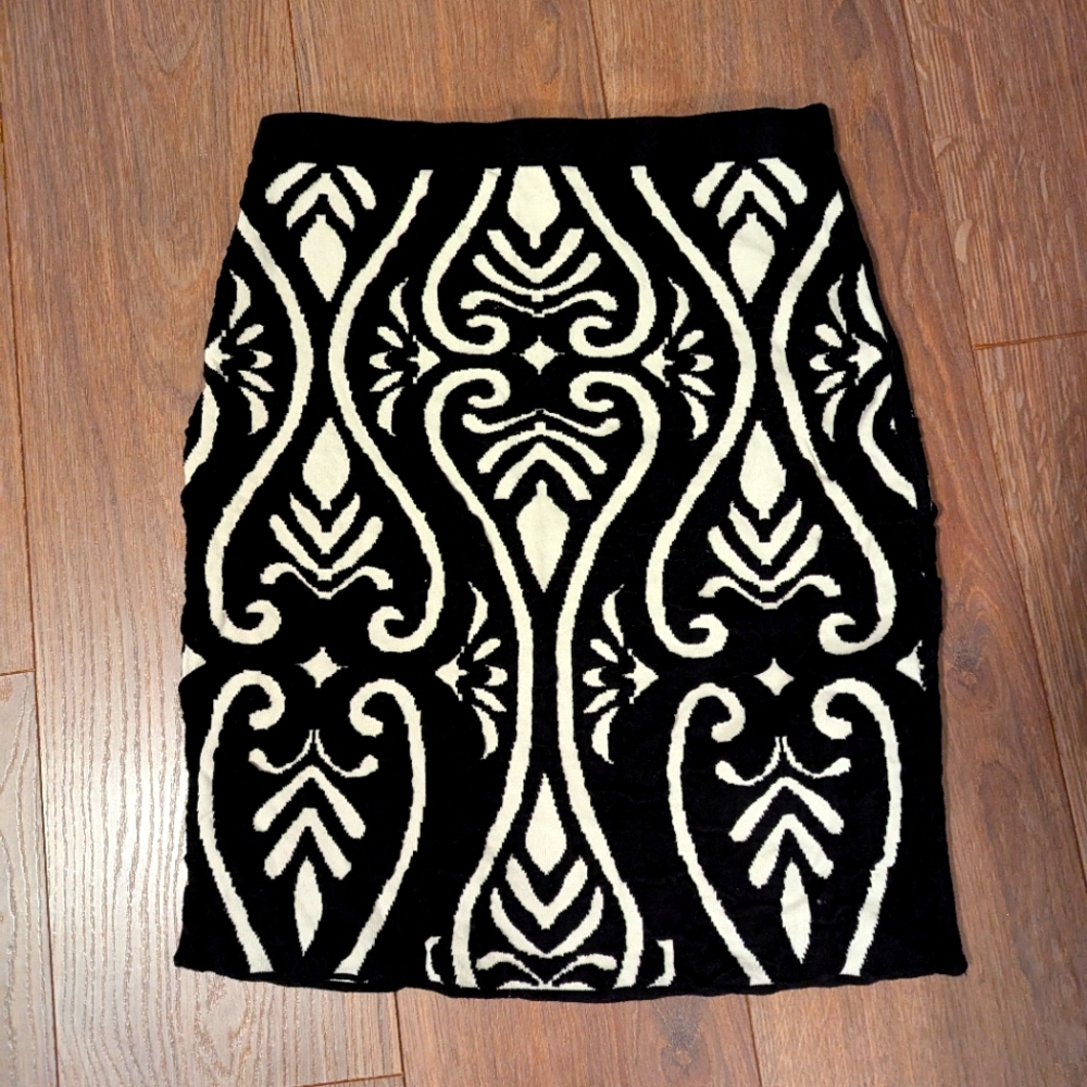 CLEO | reversible black and white damask pencil skirt, stretchy, small petite